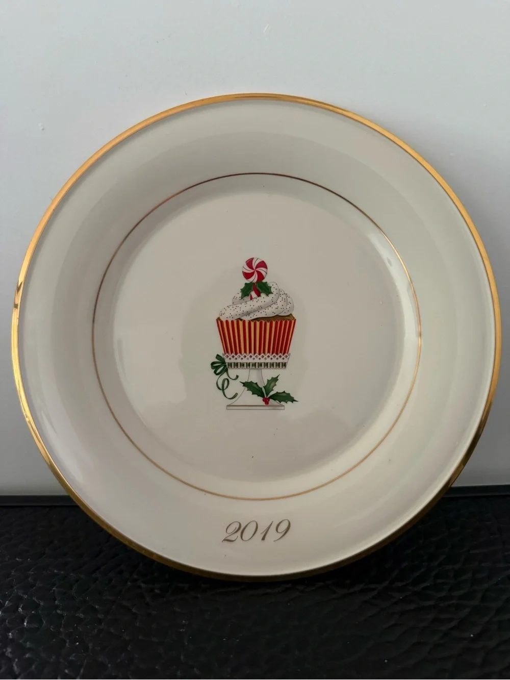 Lenox The Annual CHRISTMAS Holiday Cupcake Accent Plate 2019 9.5”